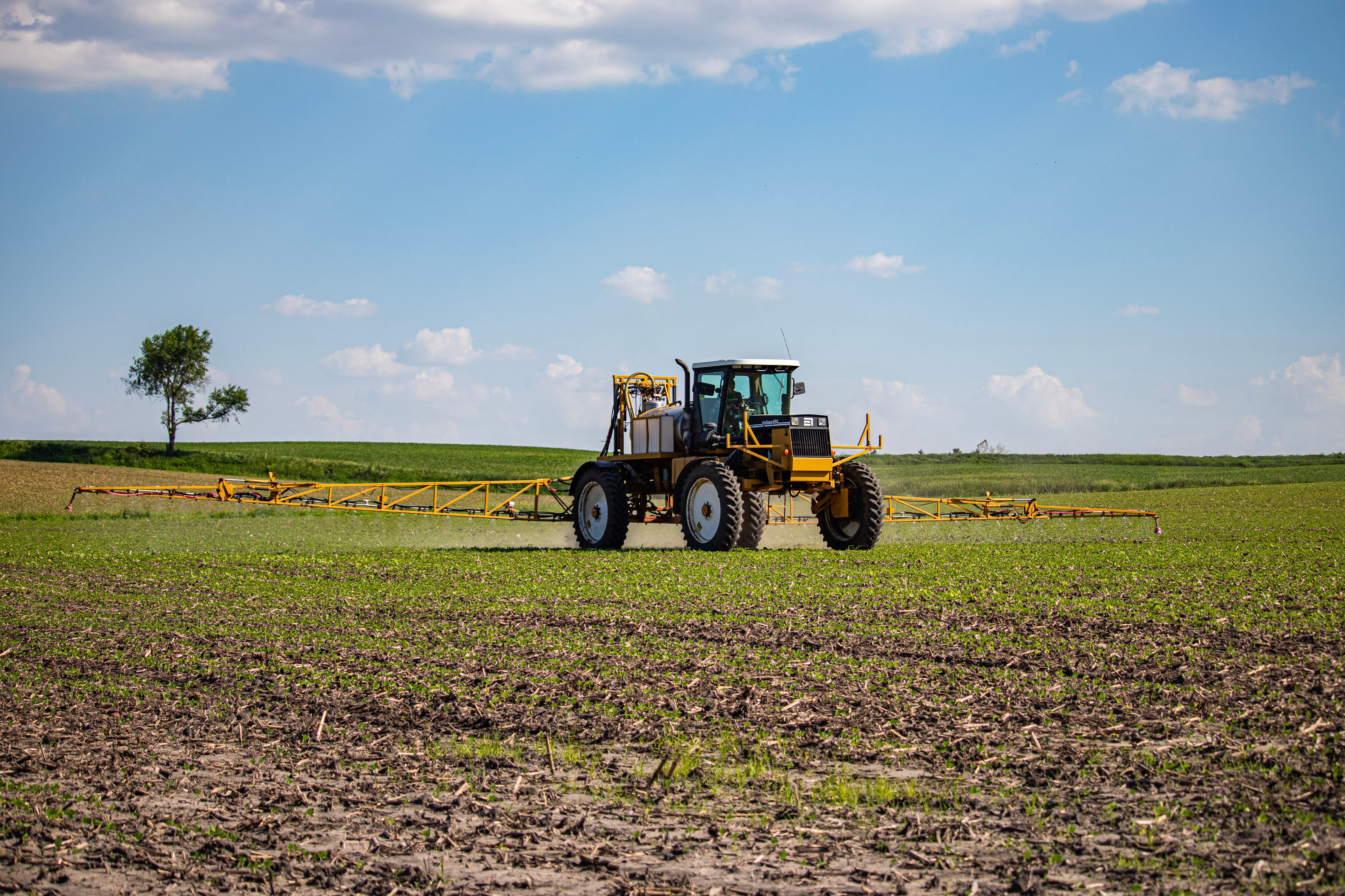 sprayer with row crop tires